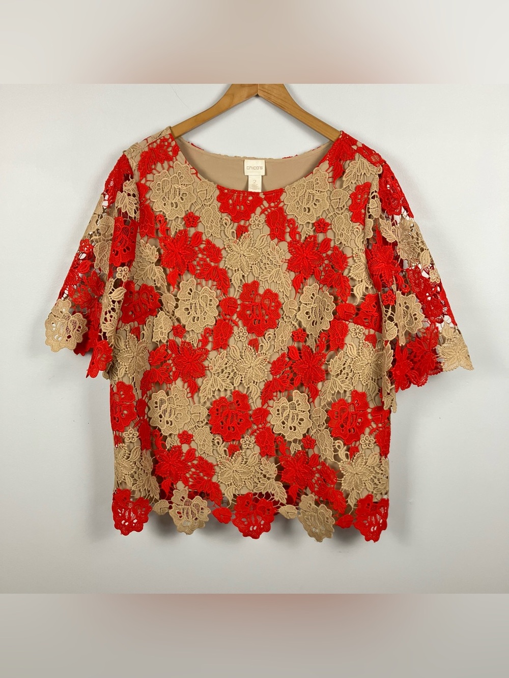 Chico’s Size 2 Large Red Tan Floral Lace Blouse Scalloped Statement Top Lined
